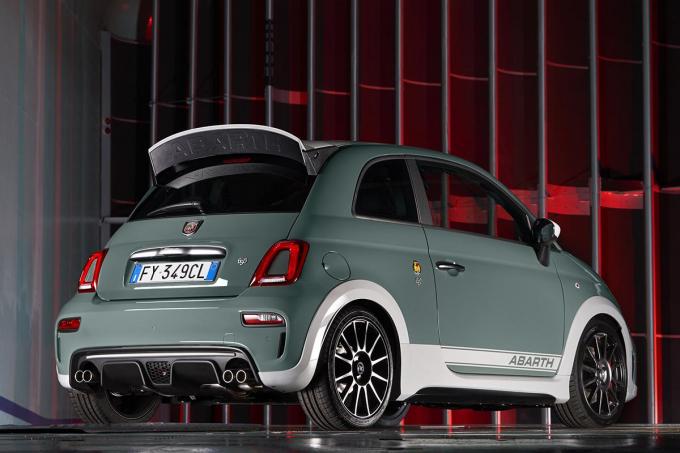 アバルト70周年を記念したスペシャルなアバルト695 70 Anniversarioが100台限定発売 自動車情報 ニュース Web Cartop アバルト70周年を記念したスペシャルなアバルト695 70 Anniversarioが100台限定発売 自動車情報 ニュース Web Cartop