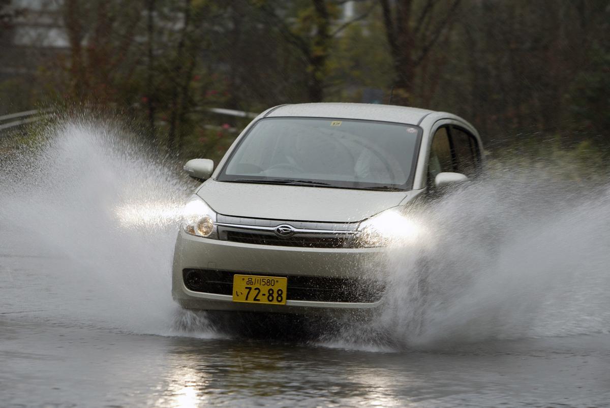 豪雨や台風時の運転で注意すべきこと