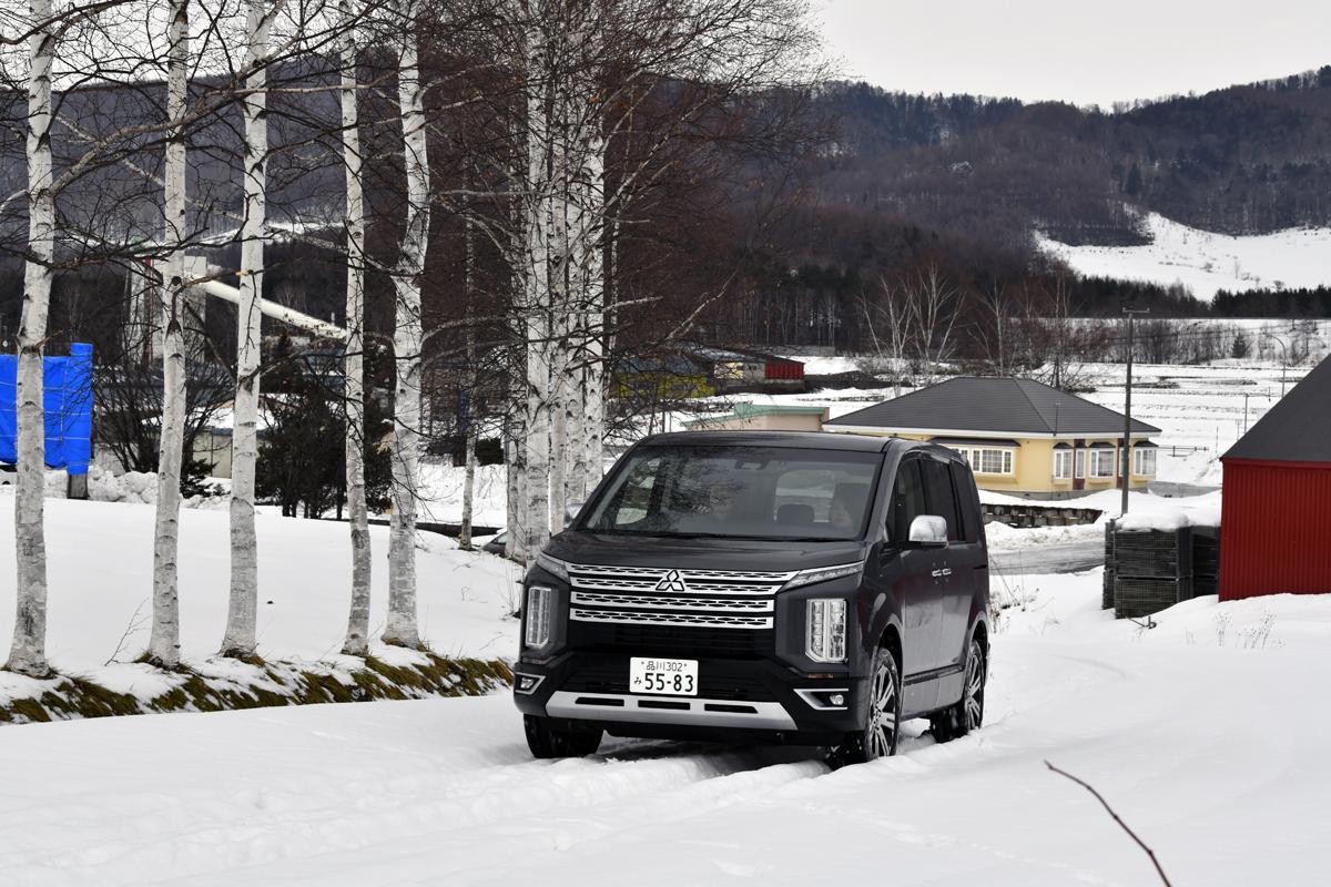 WEB CARTOP編集部の乾ひかりと篠田英里夏がヨコハマiceGUARD SUV G075の雪道性能を試す 〜 画像15
