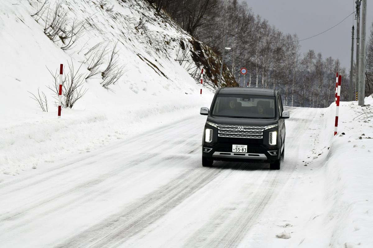 WEB CARTOP編集部の乾ひかりと篠田英里夏がヨコハマiceGUARD SUV G075の雪道性能を試す 〜 画像27