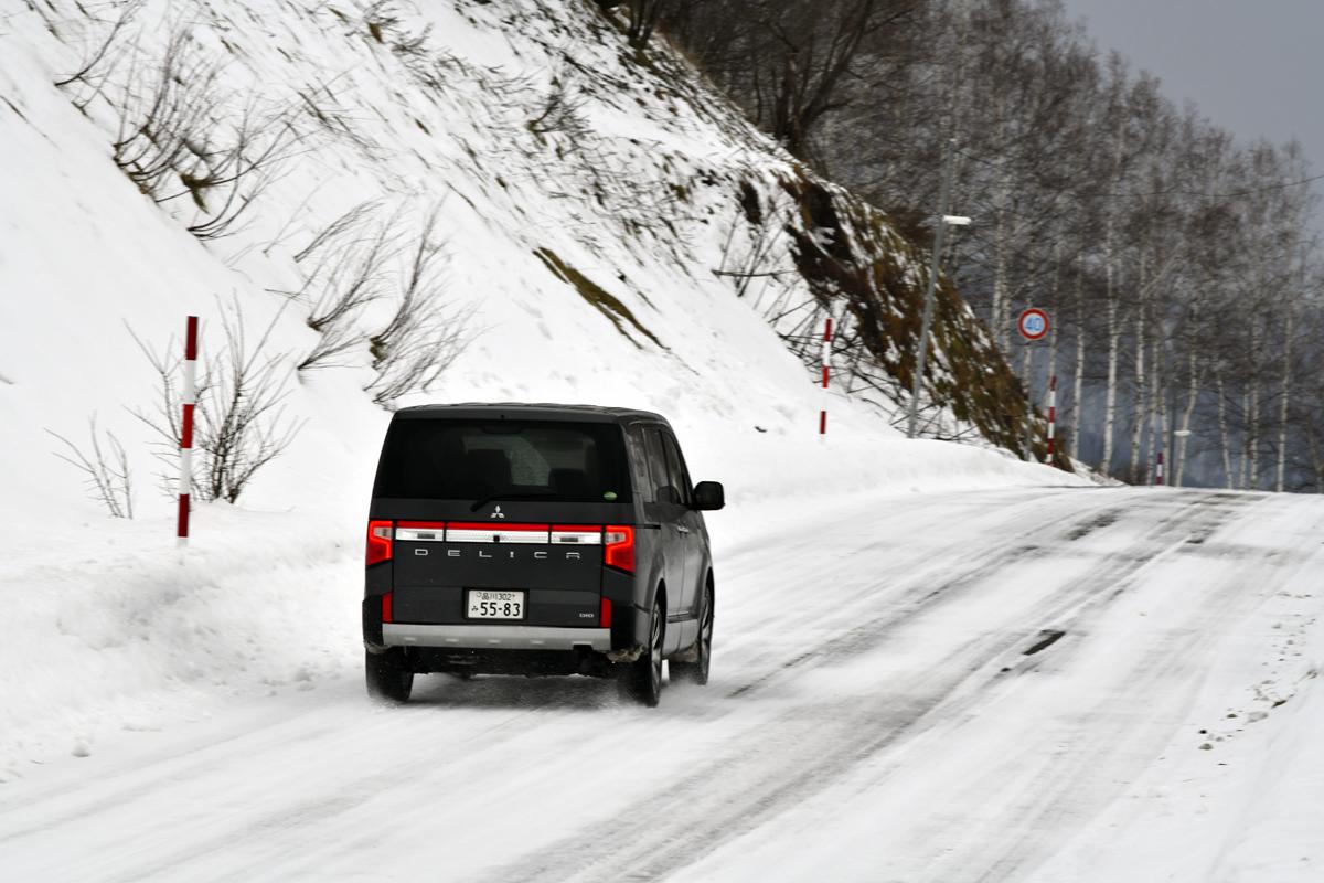 WEB CARTOP編集部の乾ひかりと篠田英里夏がヨコハマiceGUARD SUV G075の雪道性能を試す 〜 画像31