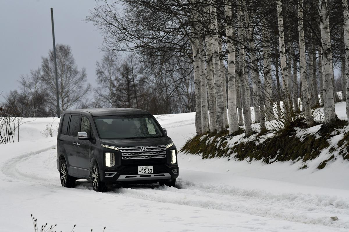 WEB CARTOP編集部の乾ひかりと篠田英里夏がヨコハマiceGUARD SUV G075の雪道性能を試す 〜 画像37