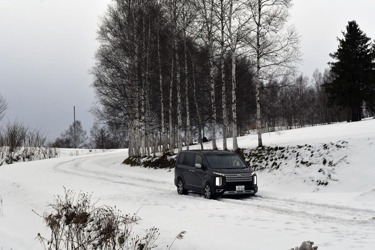 WEB CARTOP編集部の乾ひかりと篠田英里夏がヨコハマiceGUARD SUV G075の雪道性能を試す 〜 画像38