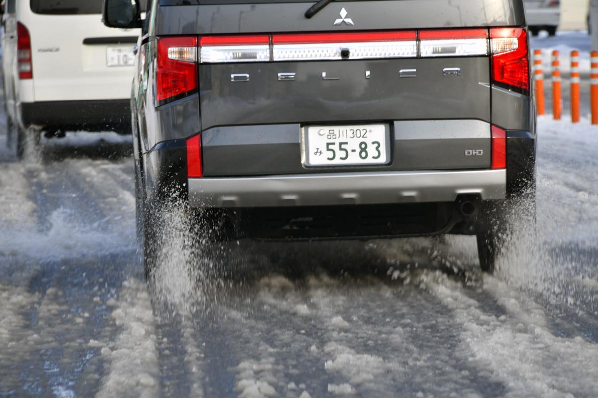 WEB CARTOP編集部の乾ひかりと篠田英里夏がヨコハマiceGUARD SUV G075の雪道性能を試す 〜 画像42