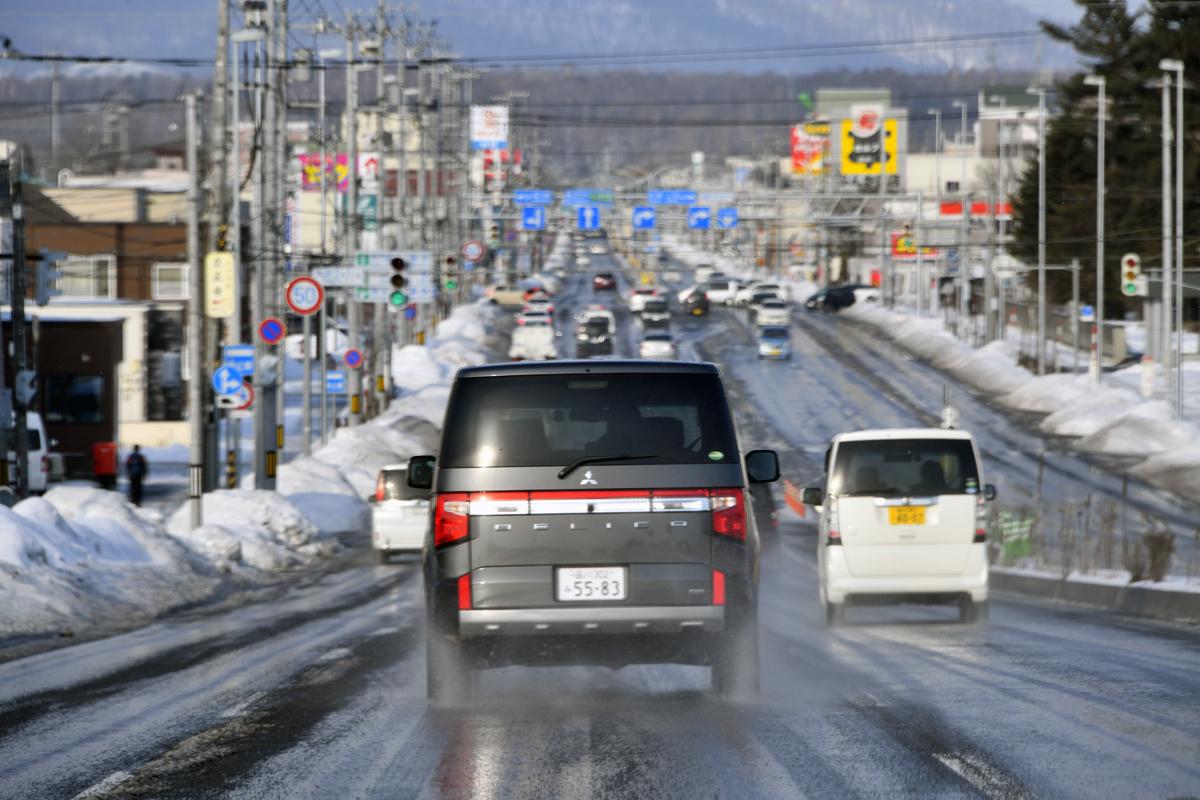 WEB CARTOP編集部の乾ひかりと篠田英里夏がヨコハマiceGUARD SUV G075の雪道性能を試す 〜 画像44