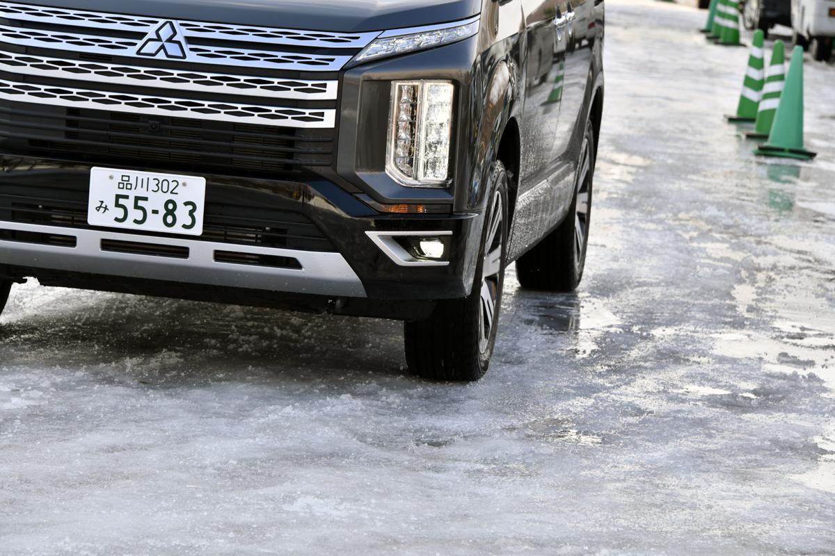 WEB CARTOP編集部の乾ひかりと篠田英里夏がヨコハマiceGUARD SUV G075の雪道性能を試す 〜 画像48
