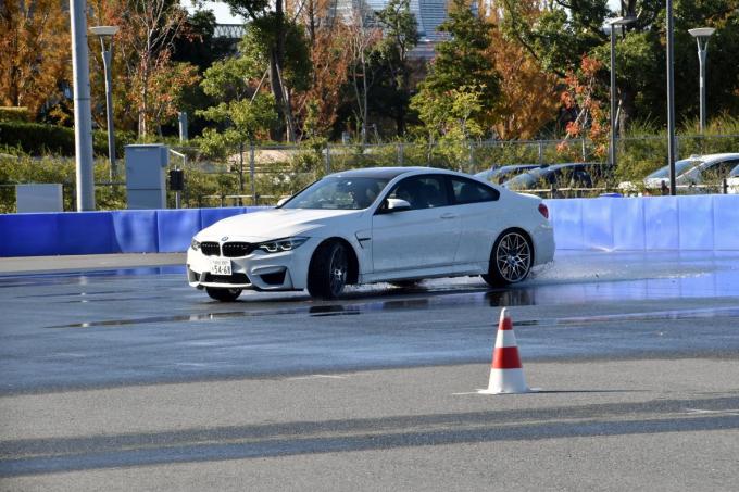 運転する楽しさを全力で体感 Bmw Mで体験するドリフトプログラムに新人編集部員が挑戦 自動車情報 ニュース Web Cartop 2ページ目