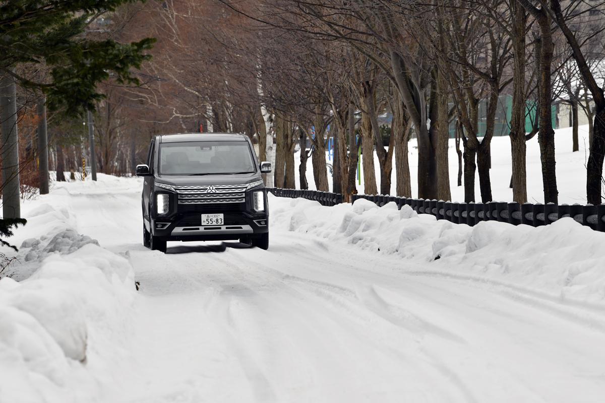 WEB CARTOP編集部の乾ひかりと篠田英里夏がヨコハマiceGUARD SUV G075の雪道性能を試す 〜 画像63
