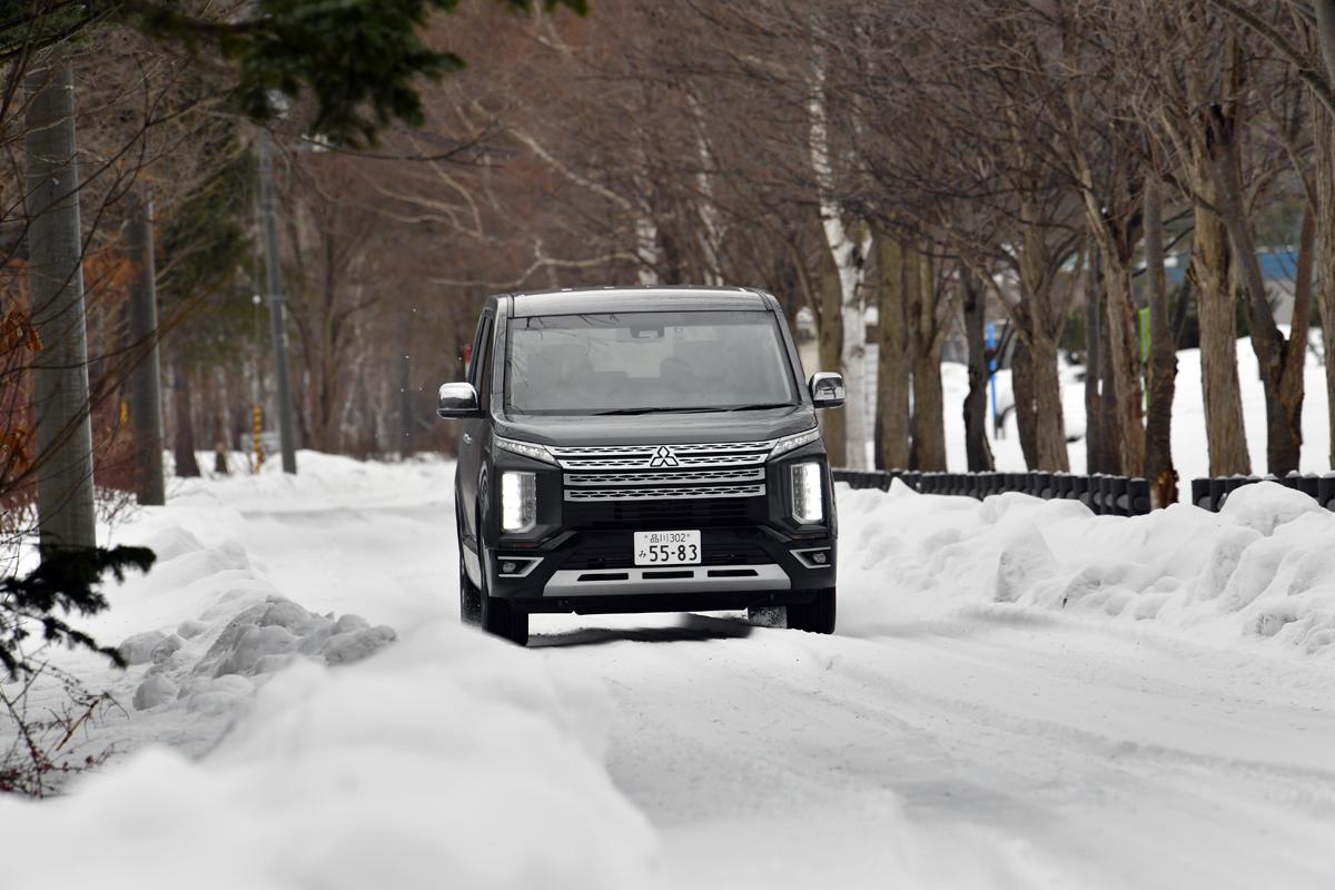 WEB CARTOP編集部の乾ひかりと篠田英里夏がヨコハマiceGUARD SUV G075の雪道性能を試す 〜 画像66