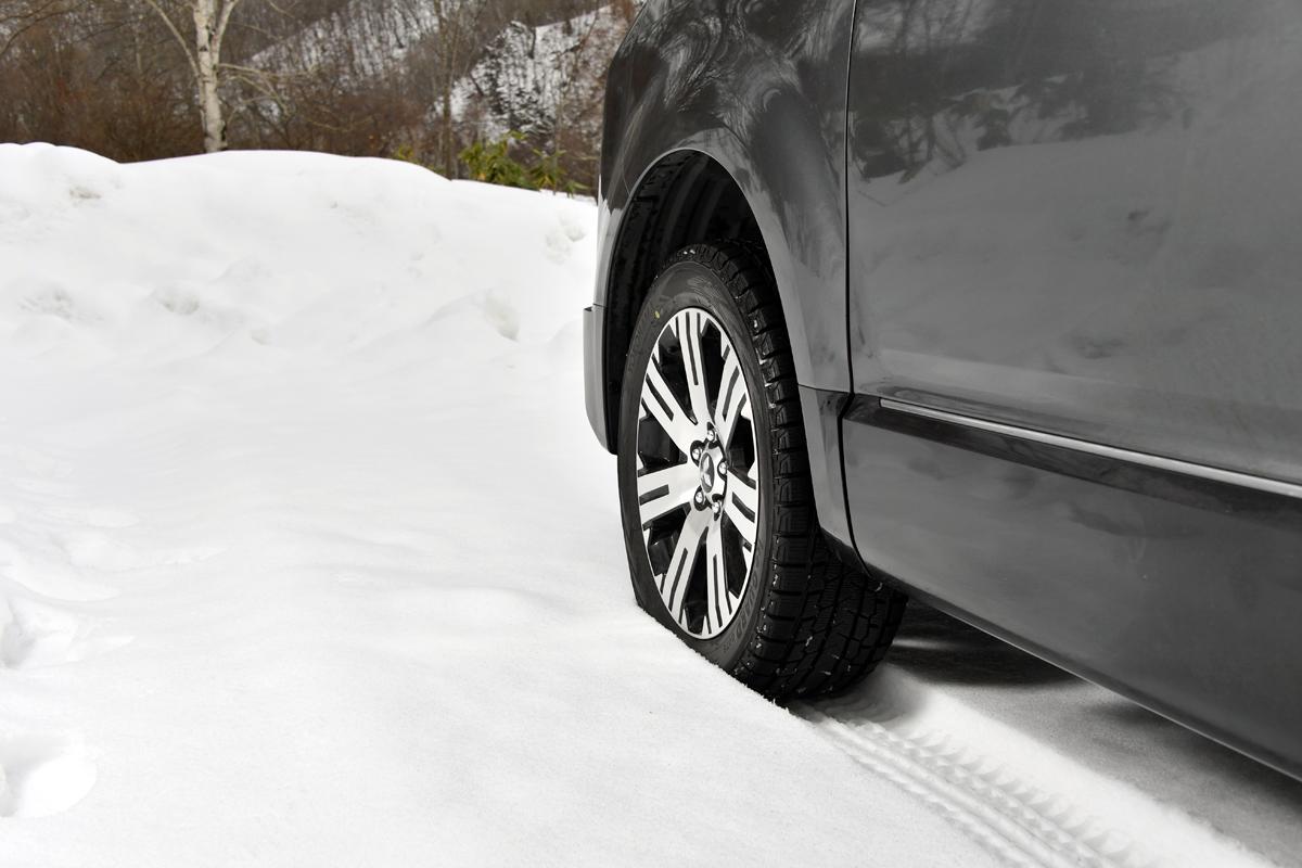WEB CARTOP編集部の乾ひかりと篠田英里夏がヨコハマiceGUARD SUV G075の雪道性能を試す 〜 画像67