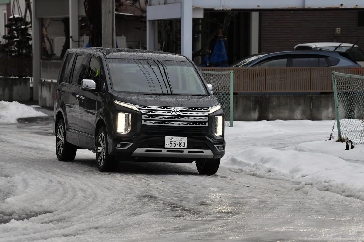 WEB CARTOP編集部の乾ひかりと篠田英里夏がヨコハマiceGUARD SUV G075の雪道性能を試す 〜 画像85