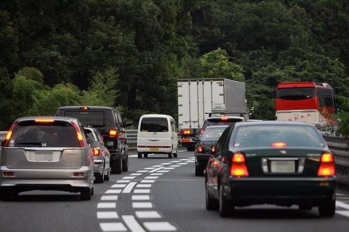 高速道路の出口渋滞時に路肩で待つのは違反にならないのか