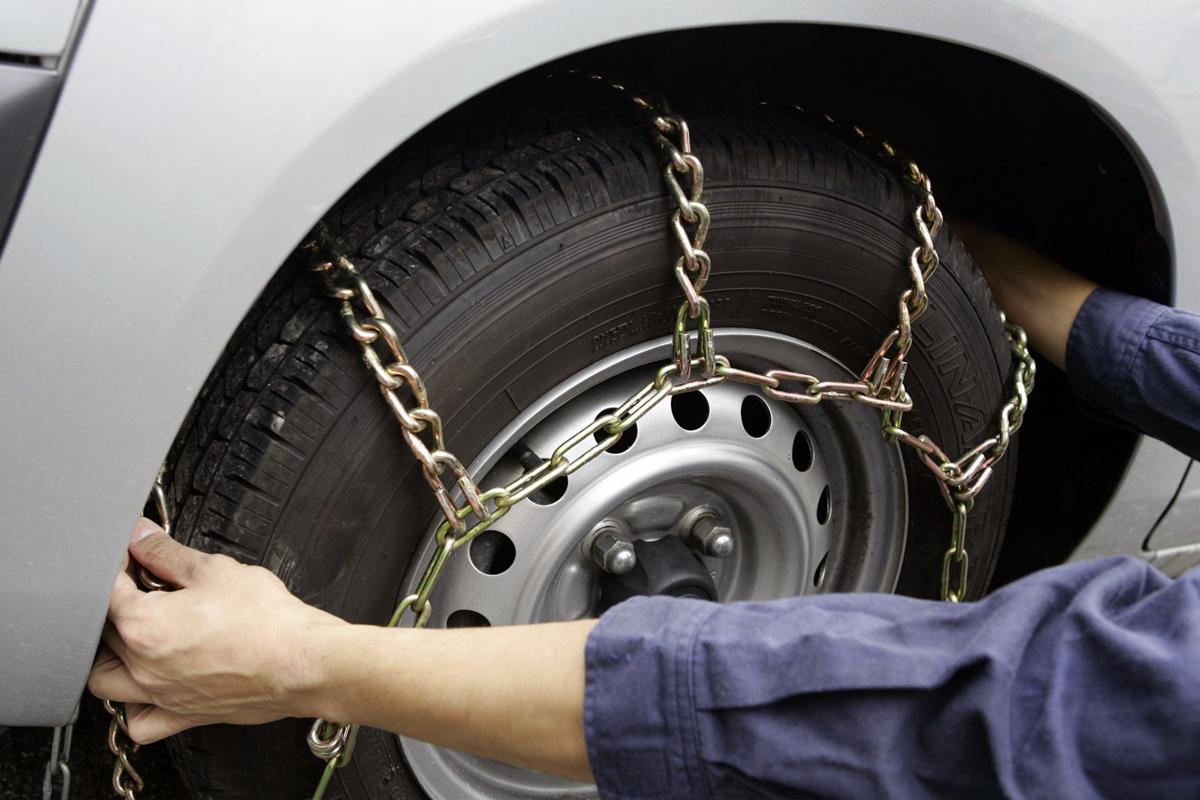 雪道はスタッドレスだけじゃダメな場合も タイヤチェーンを積んでおくべき理由とは 自動車情報 ニュース Web Cartop