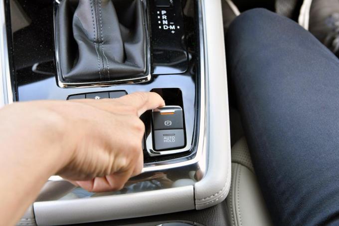 電動パーキングブレーキとは 仕組みやメリットなどをじっくり解説 自動車情報 ニュース Web Cartop 2ページ目 電動パーキングブレーキとは 仕組みやメリットなどをじっくり解説 自動車情報 ニュース Web Cartop 2ページ目