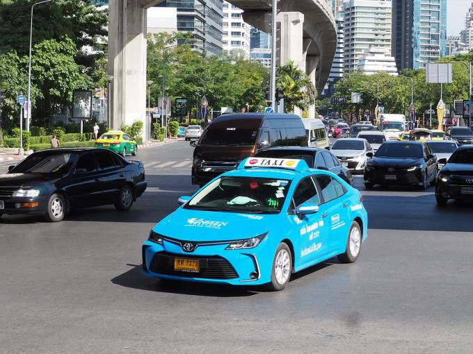 タイのカローラのタクシー