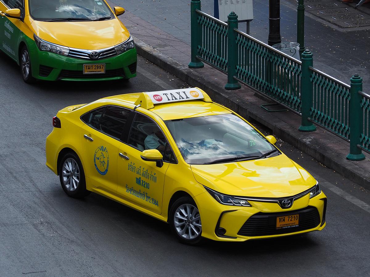 タイのカローラのタクシー