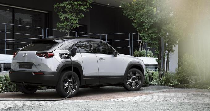 初代日産リーフの二の舞になる? なぜホンダとマツダ航続距離の短いEVを登場させるのか
