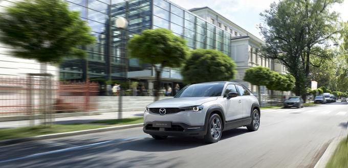 初代日産リーフの二の舞になる なぜホンダとマツダ航続距離の短いevを登場させるのか 自動車情報 ニュース Web Cartop 2ページ目 初代日産リーフの二の舞になる なぜホンダとマツダ航続距離の短いevを登場させるのか 自動車情報 ニュース Web Cartop 2ページ目