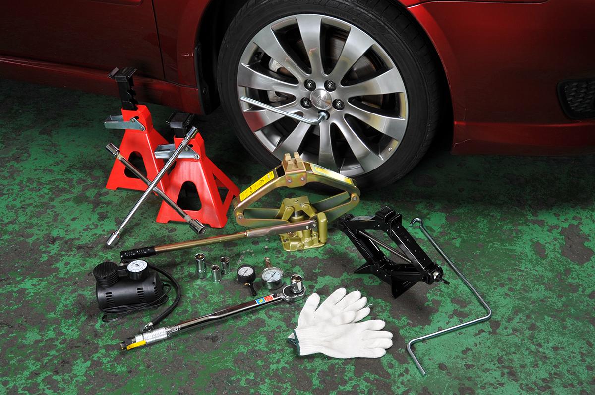 タイヤ交換を自分でやるリスクとは 車を停める場所や道具などの注意点 自動車情報 ニュース Web Cartop 2ページ目