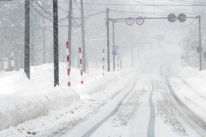 タイヤ交換を自分でやるリスクとは 車を停める場所や道具などの注意点 自動車情報 ニュース Web Cartop