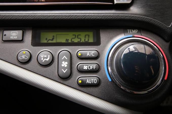 カタログ写真でも25度が多い クルマのエアコンの温度設定で 25度 が標準とされるワケ 自動車情報 ニュース Web Cartop