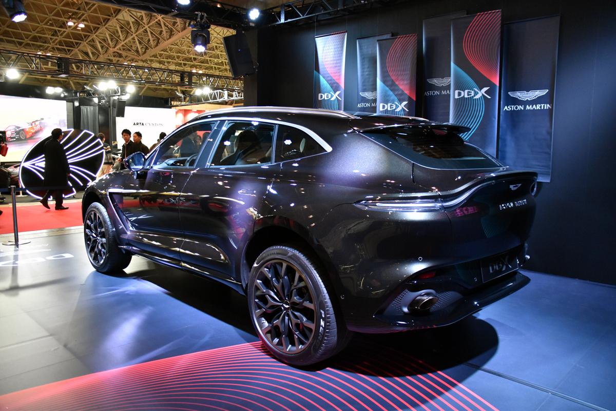 アストンマーティン初のsuv Dbx を展示 美しい外観に550馬力のエンジンを積んだ怪物 東京オートサロン 自動車情報 ニュース Web Cartop