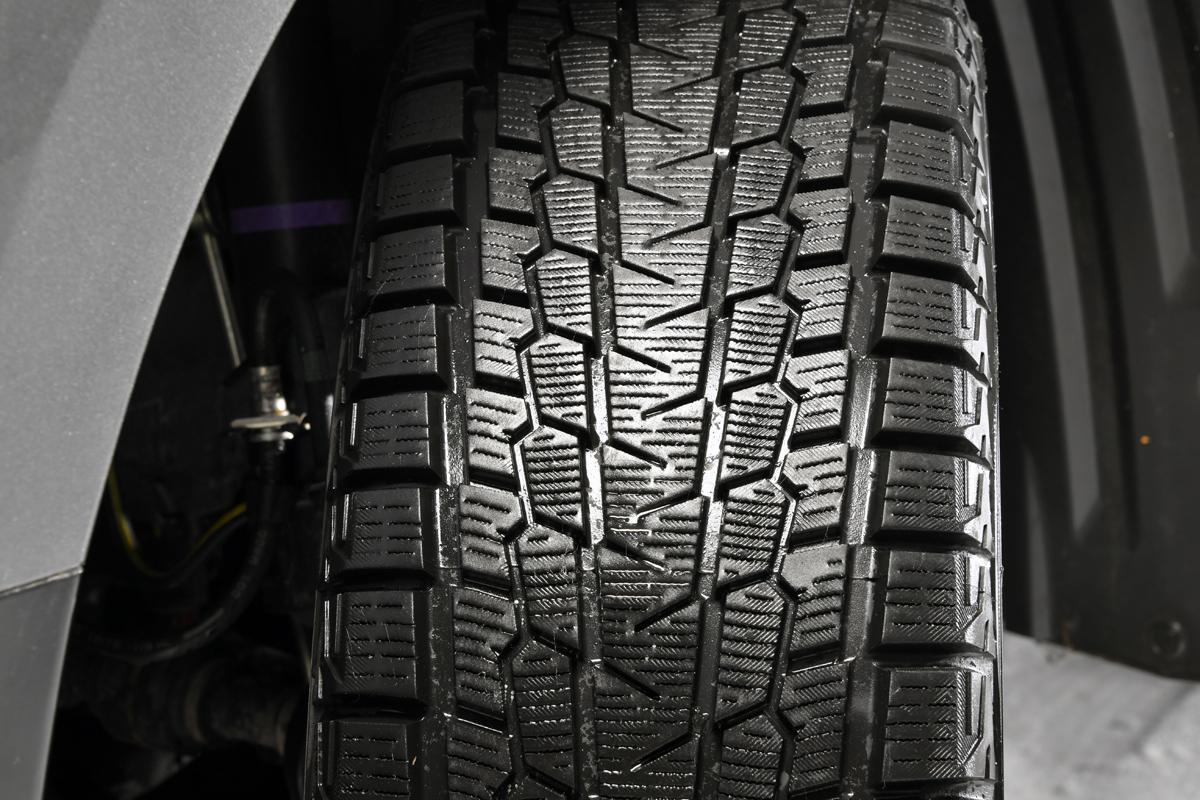 同じゴムの塊なのに夏タイヤと何が違う スタッドレスタイヤはなぜ雪や氷の上を走れるのか 自動車情報 ニュース Web Cartop 2ページ目