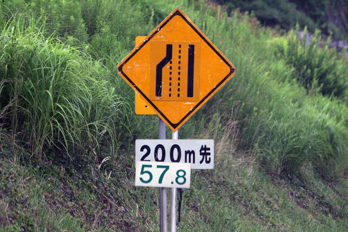 高速道路のキロポストの存在意義とは