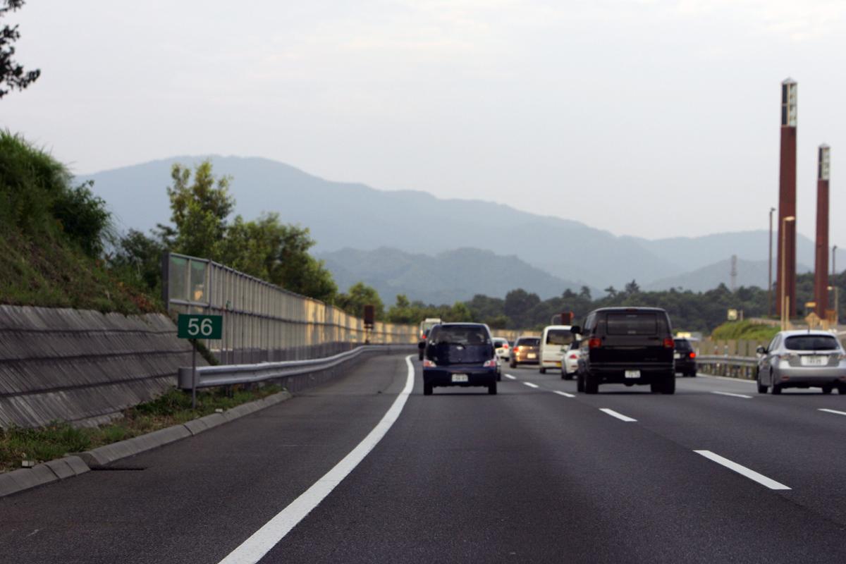 高速道路のキロポストの存在意義とは