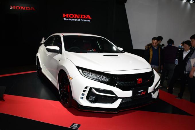 突如登場したシビック タイプrはドコが新しい ホンダブースで開発者を直撃 東京オートサロン 自動車情報 ニュース Web Cartop 突如登場したシビック タイプrはドコが新しい ホンダブースで開発者を直撃 東京オートサロン 自動車情報 ニュース Web Cartop