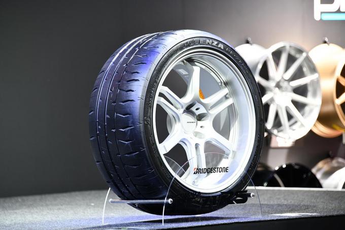 ブリヂストンはストリートラジアル最速を追求したポテンザの新作 Re 71rs 初披露 東京オートサロン 自動車情報 ニュース Web Cartop
