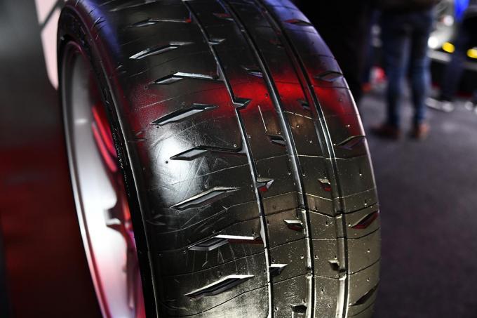 ブリヂストンはストリートラジアル最速を追求したポテンザの新作 Re 71rs 初披露 東京オートサロン 自動車情報 ニュース Web Cartop