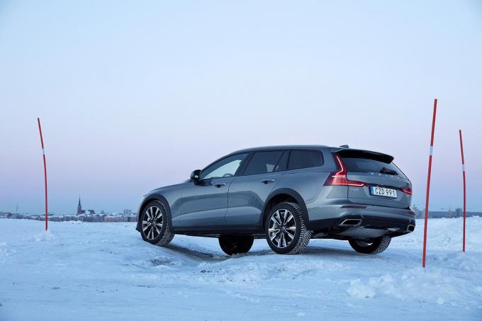 ボルボv60クロスカントリーの雪道走破性を体感できる ユーザー参加型雪上試乗会が北海道で開催 自動車情報 ニュース Web Cartop