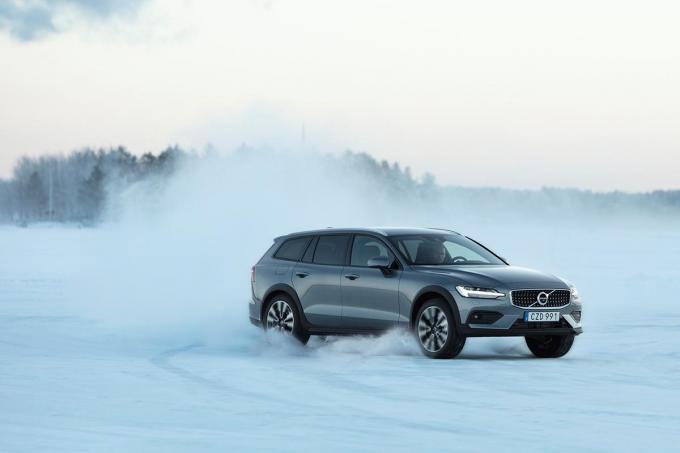 ボルボv60クロスカントリーの雪道走破性を体感できる ユーザー参加型雪上試乗会が北海道で開催 自動車情報 ニュース Web Cartop