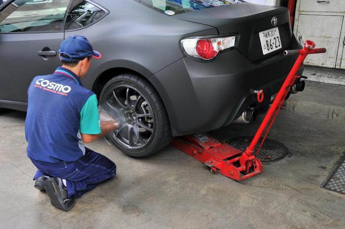 Jafの出動理由で2位になるほど多い タイヤがパンクしたときに止めるべき場所とその後の対処法とは 自動車情報 ニュース Web Cartop Jafの出動理由で2位になるほど多い タイヤがパンクしたときに止めるべき場所とその後の対処法とは 自動車情報 ニュース Web Cartop