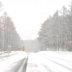 【画像】【突然の降雪でもダメ】雪道をノーマルタイヤで走行するのは危険なだけじゃなく法令違反！ 〜 画像4