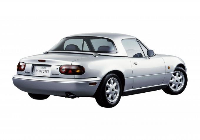 オープンカーはハードトップかソフトトップか 電動手動も含めた4種類の選び方 自動車情報 ニュース Web Cartop 2ページ目 オープンカーはハードトップかソフトトップか 電動手動も含めた4種類の選び方 自動車情報 ニュース Web Cartop 2ページ目