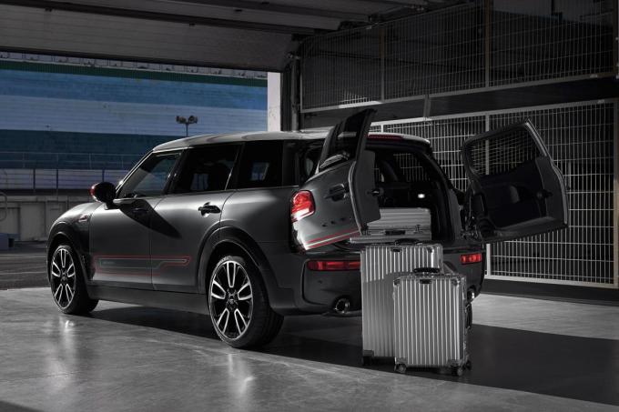 Gp に感化されたminiクラブマンが登場 306馬力超の走りと実用性を両立した最強モデル 自動車情報 ニュース Web Cartop Gp に感化されたminiクラブマンが登場 306馬力超の走りと実用性を両立した最強モデル 自動車情報 ニュース Web Cartop