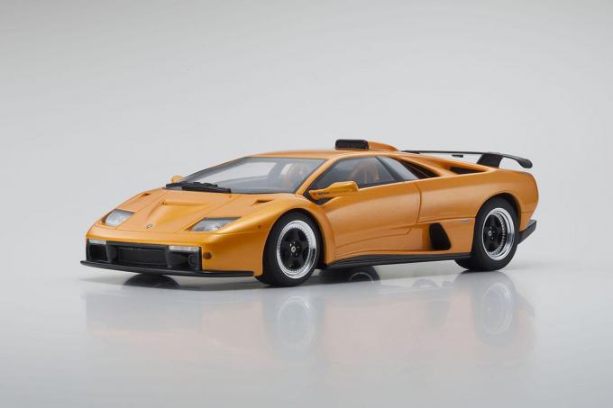 待望の再販売！ 即完売した京商18分の1スケール「ランボルギーニ 