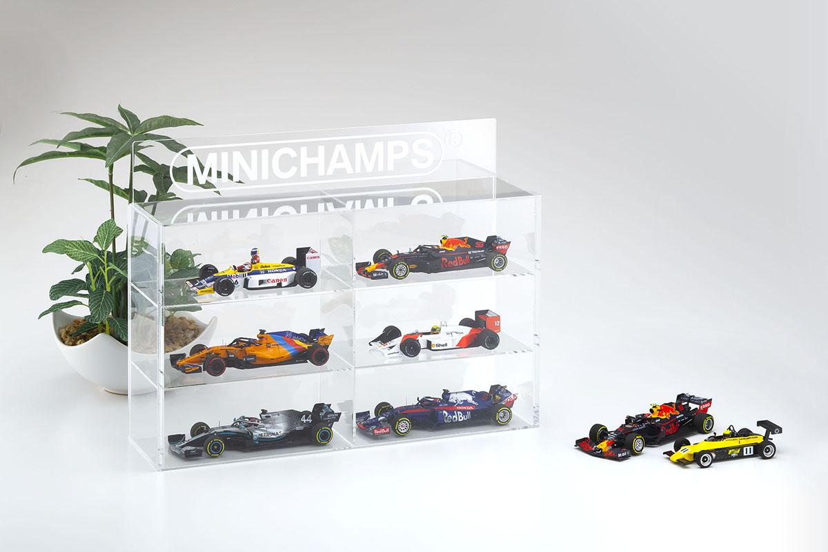 ミニチャンプス スパークとミニチャンプスの1/18スケール レッドブル 