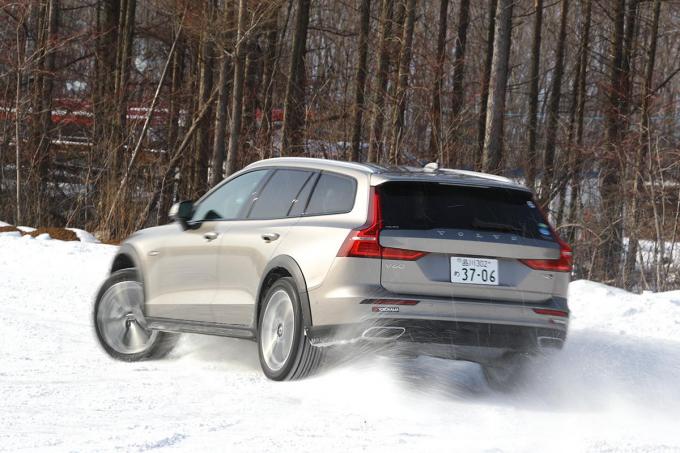 ボルボV60クロスカントリーの雪上試乗