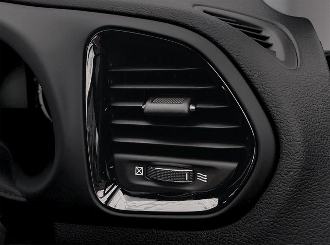 画像ギャラリー ジープ チェロキー コンパス レネゲードにブラックアイテムで引き締めた特別仕様車 ナイトイーグル を設定 画像6 自動車情報 ニュース Web Cartop