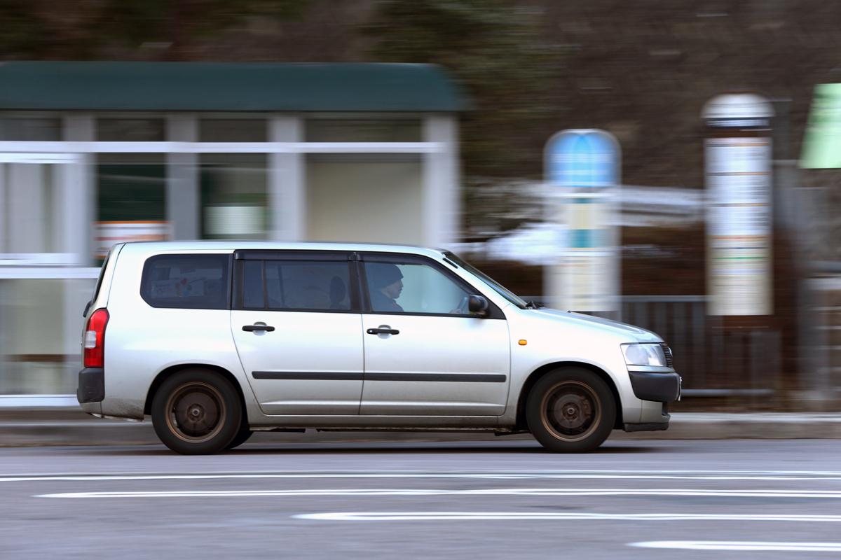 高速でカッ飛んでいくけど大丈夫 質素な商用バンが速く走れるワケ 自動車情報 ニュース Web Cartop 高速でカッ飛んでいくけど大丈夫 質素な商用バンが速く走れるワケ 自動車情報 ニュース Web Cartop