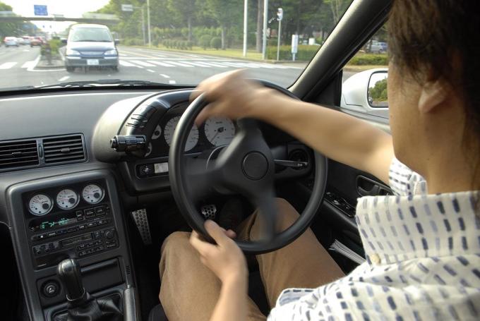 10時10分か9時15分か 押すか引くか レーシングドライバーが語る本当のクルマのハンドルの切り方とは 自動車情報 ニュース Web Cartop 2ページ目