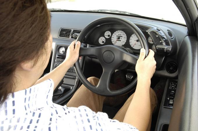 10時10分か9時15分か 押すか引くか レーシングドライバーが語る本当のクルマのハンドルの切り方とは 自動車情報 ニュース Web Cartop