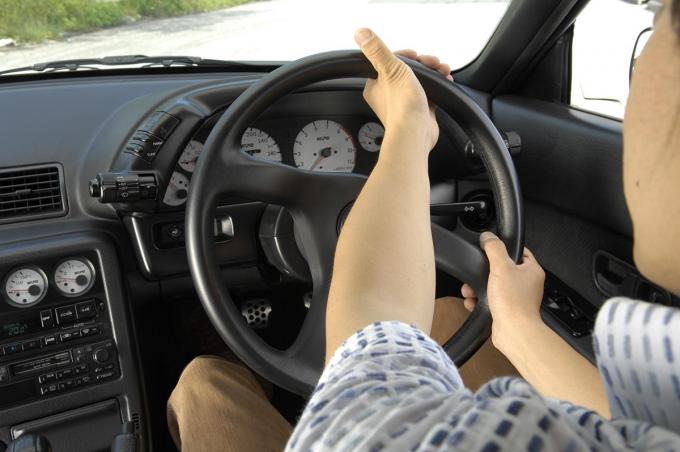 10時10分か9時15分か 押すか引くか レーシングドライバーが語る本当のクルマのハンドルの切り方とは 自動車情報 ニュース Web Cartop 2ページ目 10時10分か9時15分か 押すか引くか レーシングドライバーが語る本当のクルマのハンドルの切り方とは 自動車情報 ニュース Web Cartop 2ページ目