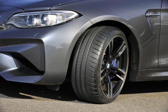 溝の有無だけではダメ あまり乗らないクルマのタイヤ交換のタイミングとは 自動車情報 ニュース Web Cartop