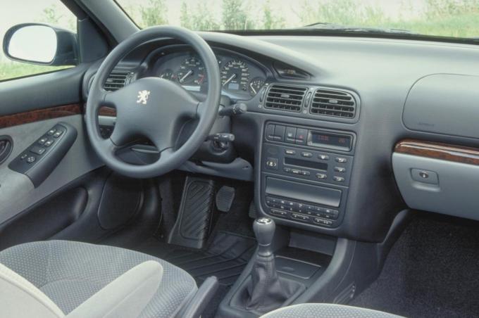 内装割れ や 床抜け も愛せなきゃ乗れない ちょっと前のイタフラ車 衝撃エピソード 8選 自動車情報 ニュース Web Cartop 2ページ目 内装割れ や 床抜け も愛せなきゃ乗れない ちょっと前のイタフラ車 衝撃エピソード 8選 自動車情報 ニュース Web Cartop 2ページ目