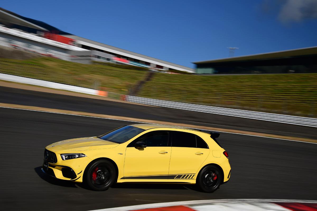 試乗 衝撃のエンジンにレーシングドライバーも唖然 速すぎるメルセデスamg A 45 Cla 45 は量産車の常識を覆した 自動車情報 ニュース Web Cartop