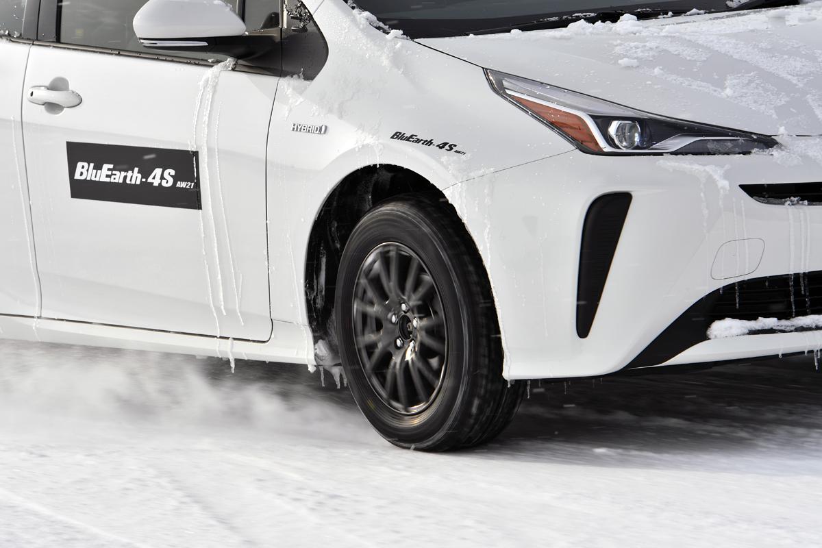 試乗 ホントに1年通してタイヤ交換不要 レーシングドライバーが話題のオールシーズンタイヤを雪 舗装路で試す 自動車情報 ニュース Web Cartop 2ページ目 試乗 ホントに1年通してタイヤ交換不要 レーシングドライバーが話題のオールシーズンタイヤを雪 舗装路で試す 自動車情報 ニュース Web Cartop 2ページ目